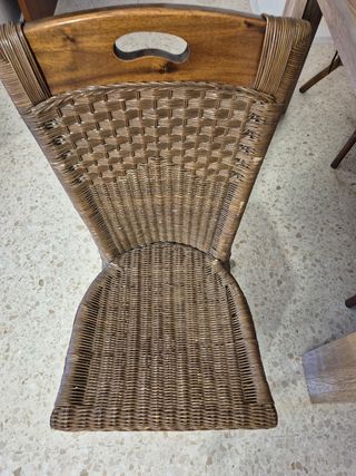 Silla de comedor de mimbre y madera