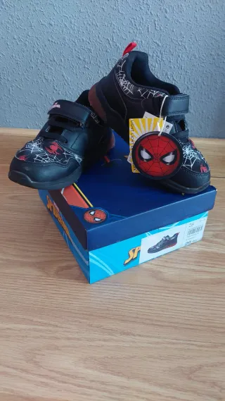 Deportivas Spiderman Talla 28 con luces
