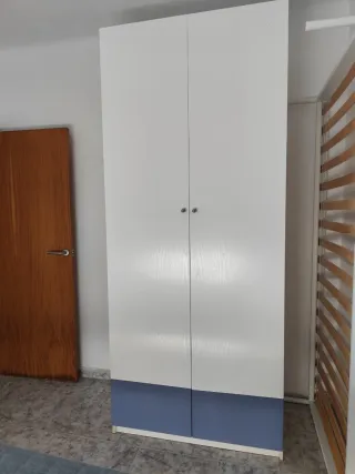 Armario ropero blanco y azul