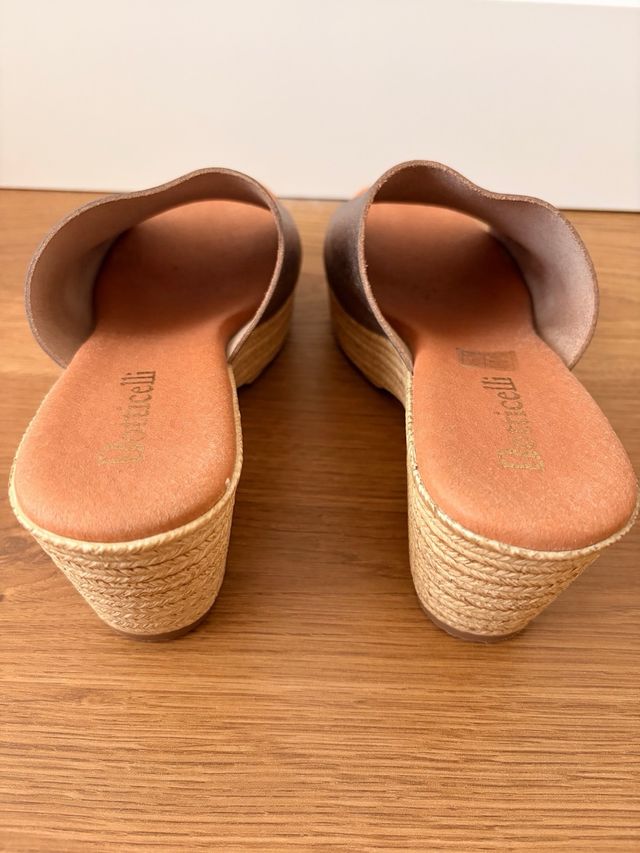 Sandalias cuña Botticelli beige/dorado