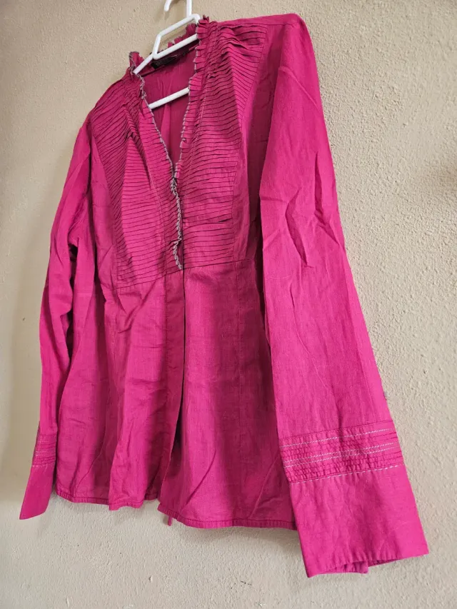 Blusa rosa con detalles