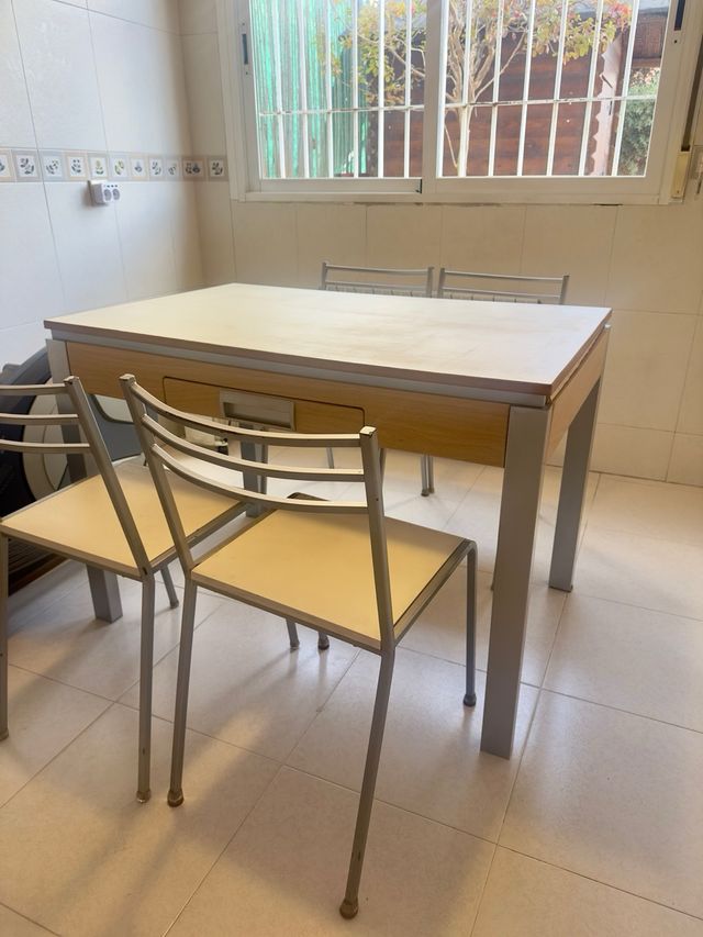 Mesa comedor y 4 sillas metal madera