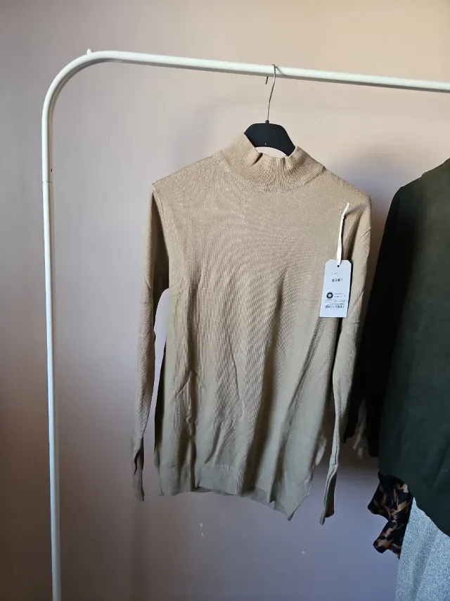 Jersey cuello alto beige