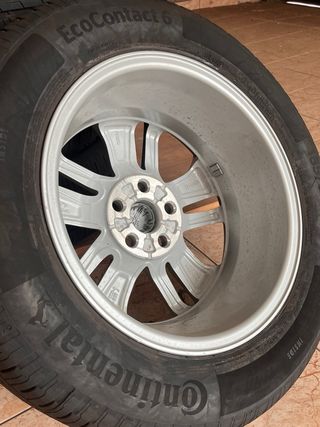 Llantas para Yaris con gomas continental. SIN USO