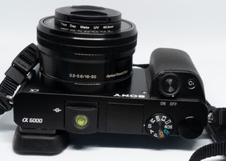 Sony Alpha A6000 + 2 objetivos y extras