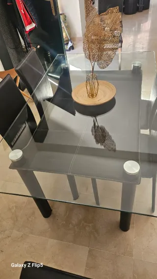 Mesa Comedor Cristal y Piel Negra