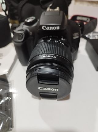 Cámara Canon EOS 1300d + 2 fundas