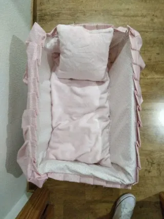 Cuna de juguete de madera