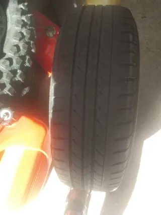 Neumático Goodyear Duragrip