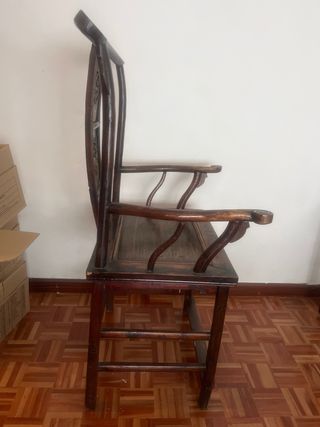 Butaca china de madera tallada