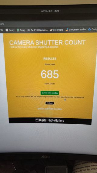 Cámara Sony ZV-E10 y jaula Smallrig.