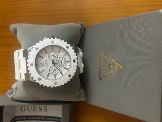 Reloj Guess Blanco y Plateado