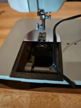 Máquina de coser Sigma con mesa