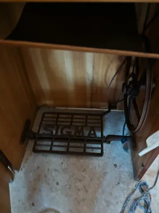 Máquina de coser Sigma con mesa