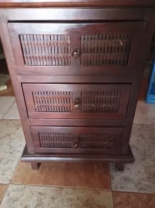 2 comodini antichi in legno