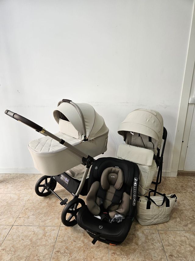 Nuevo. Cochecito 2 en 1 + silla de coche 0–12 año