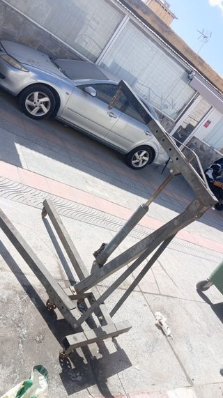 Elevador de motores para taller