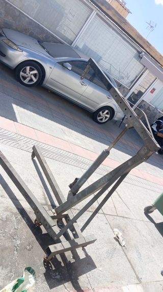 Elevador de motores para taller
