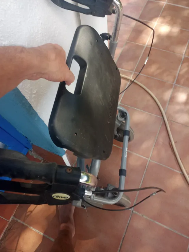 Deambulatore pieghevole con sedile