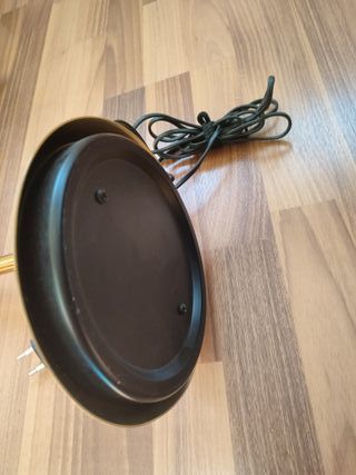 Lámpara de mesa dorada metal,