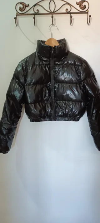 Plumas/Chaqueta acolchada negra brillante
