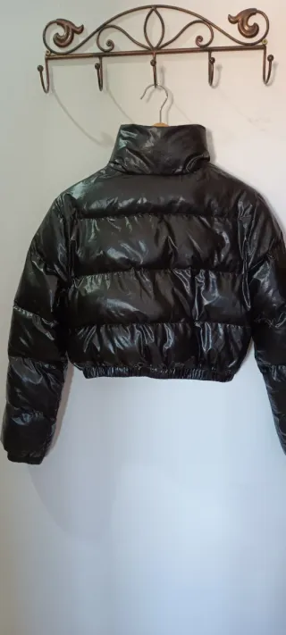 Plumas/Chaqueta acolchada negra brillante