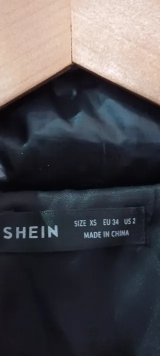 Plumas/Chaqueta acolchada negra brillante