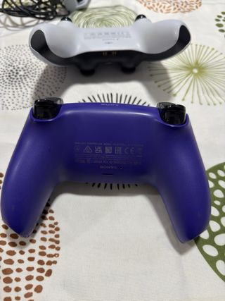 Consola PS5 con 2 mandos y ventilador