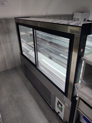 Vitrina expositora pastelería Arsent, seminueva