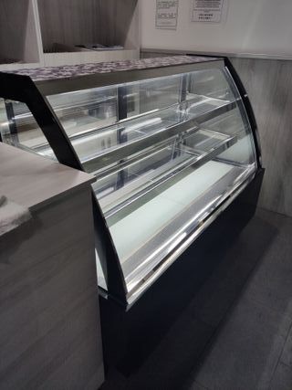 Vitrina expositora pastelería Arsent, seminueva