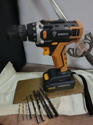 Taladro DEKO 16V perdi el cargador, buen estado