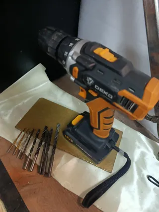 Taladro DEKO 16V perdi el cargador, buen estado