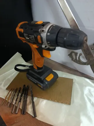 Taladro DEKO 16V perdi el cargador, buen estado