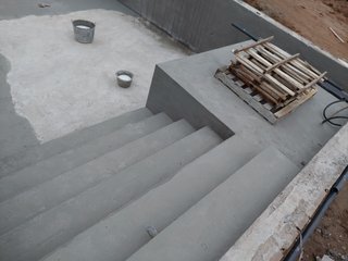 Construcción escalera de Obra Piscina COMUNITARIA