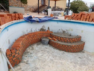 Construcción escalera de Obra Piscina COMUNITARIA