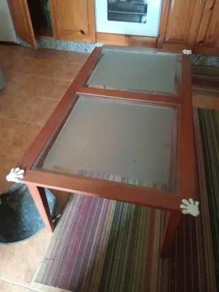 Mesa de centro de madera y cristal