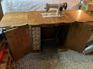 Máquina de coser Singer antigua “art deco”