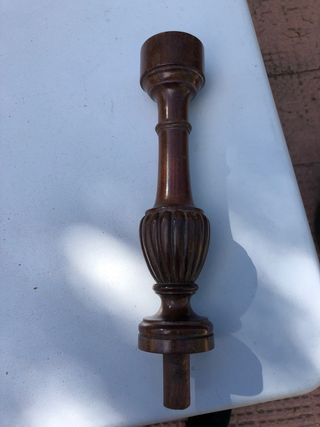 Pomo antiguo de madera para mueble