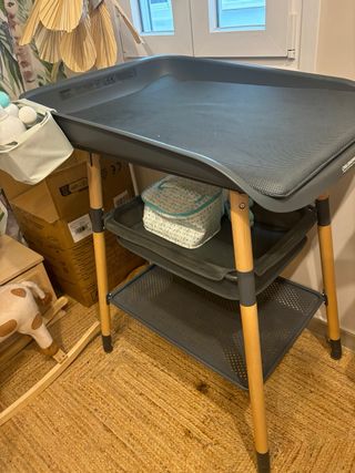 Cambiador bebé con patas de madera