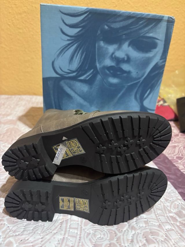 Botas Mustang cordones marrones