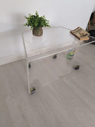 Mesa auxiliar metacrilato con ruedas