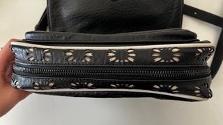 Bolso Desigual negro con diseño floral
