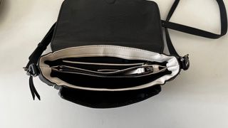 Bolso Desigual negro con diseño floral