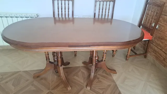 Mesa de comedor de madera con 6 sillas