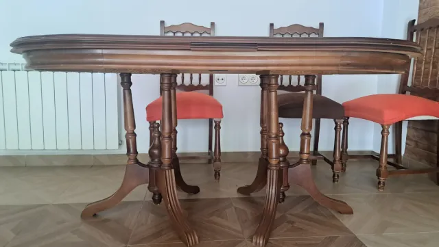 Mesa de comedor de madera con 6 sillas