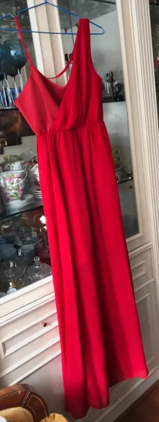 Vestido largo rojo de fiesta con apertura lateral