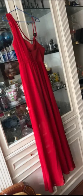 Vestido largo rojo de fiesta con apertura lateral