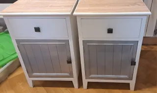 2 Mesitas de noche de madera
