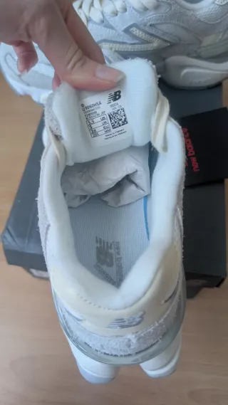 New Balance 9060 Deportiva Beige/Gris