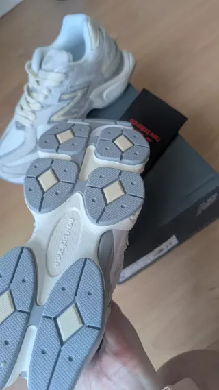 New Balance 9060 Deportiva Beige/Gris